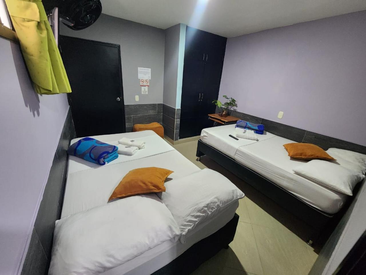 Hotel Laureles Home Medellín Esterno foto