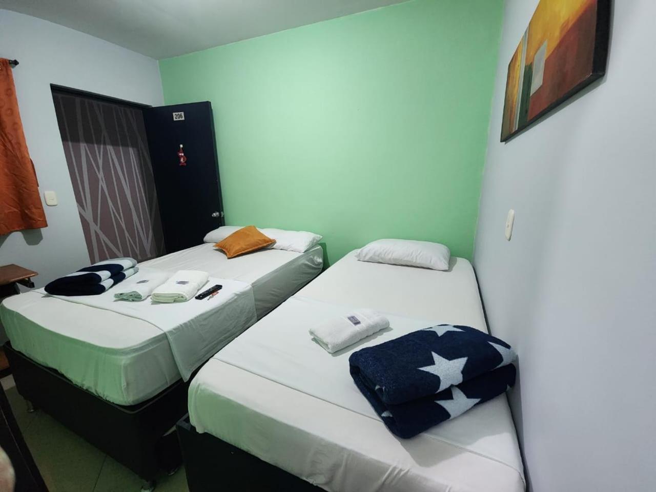 Hotel Laureles Home Medellín Esterno foto