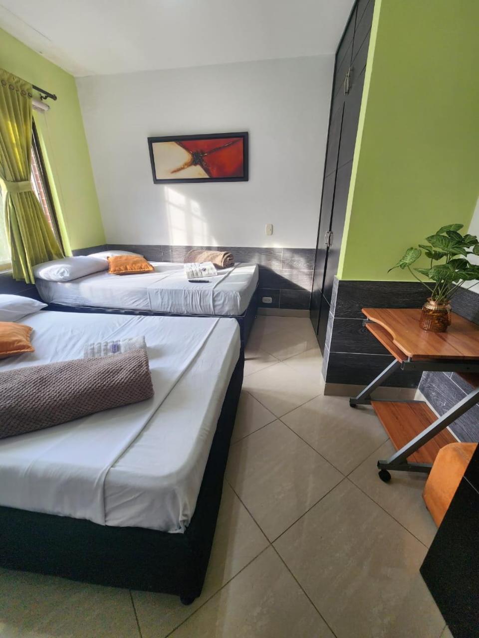 Hotel Laureles Home Medellín Esterno foto